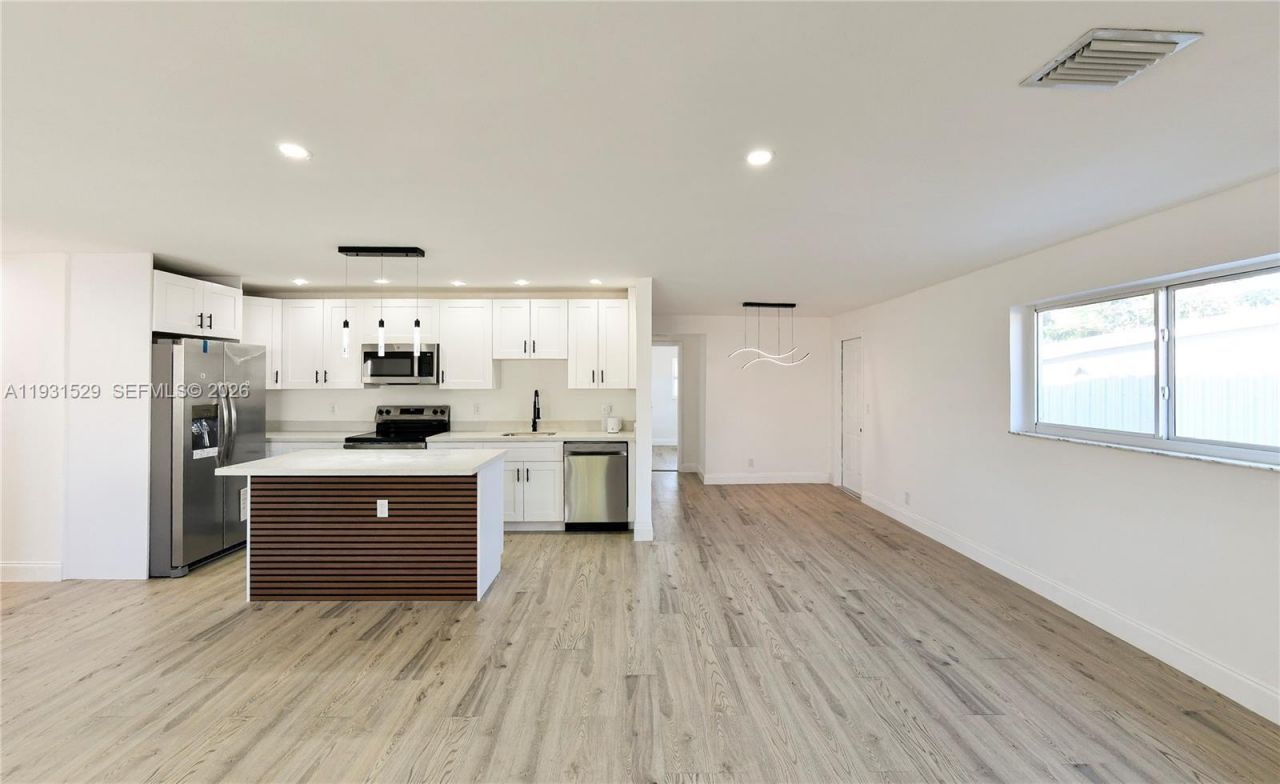 2572 NW 20th St, Fort Lauderdale, FL 33311 Photo