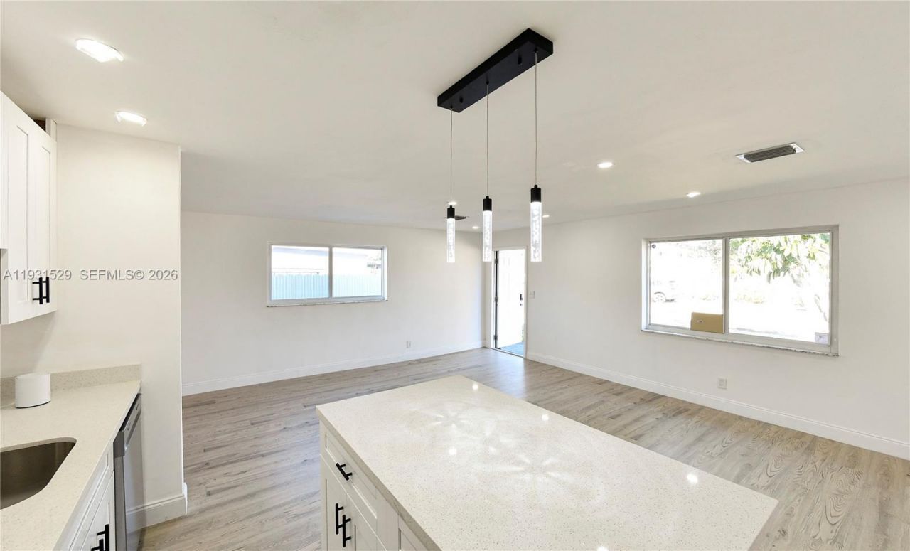 2572 NW 20th St, Fort Lauderdale, FL 33311 Photo