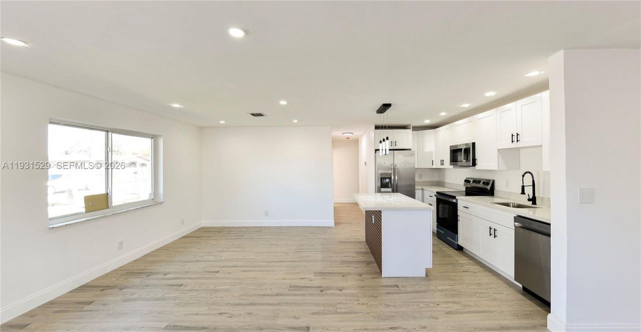 2572 NW 20th St, Fort Lauderdale, FL 33311 Photo