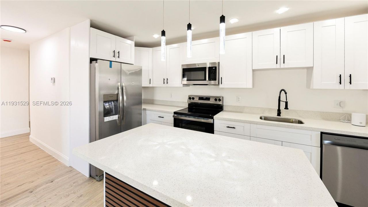 2572 NW 20th St, Fort Lauderdale, FL 33311 Photo