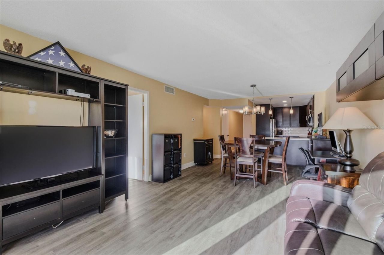 51 Island Way, Unit 311, Clearwater Beach, FL 33767 Photo