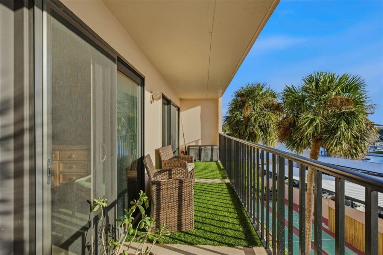 51 Island Way, Unit 311, Clearwater Beach, FL 33767 Photo