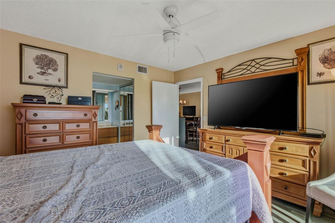 51 Island Way, Unit 311, Clearwater Beach, FL 33767 Photo