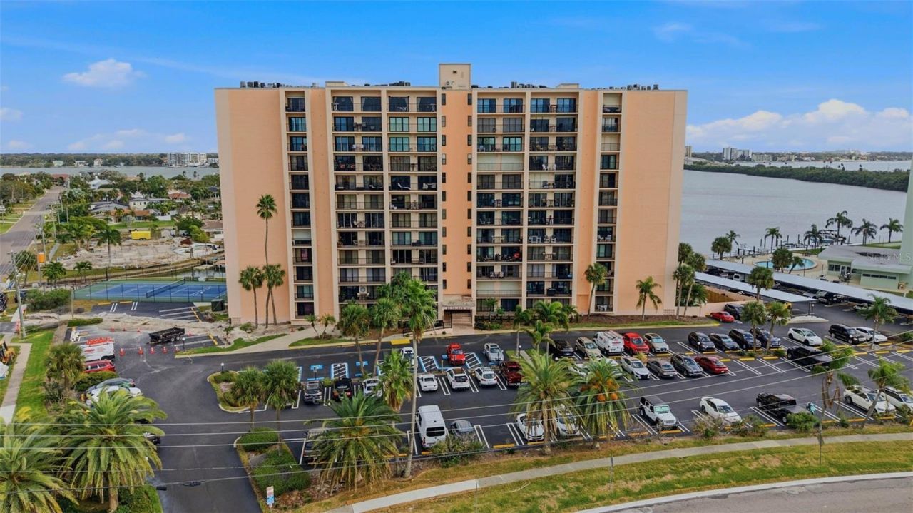 51 Island Way, Unit 311, Clearwater Beach, FL 33767 Photo
