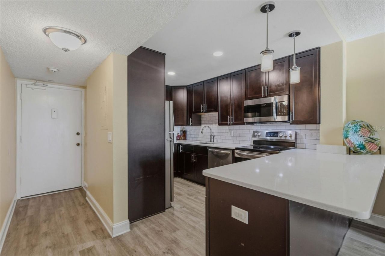51 Island Way, Unit 311, Clearwater Beach, FL 33767 Photo