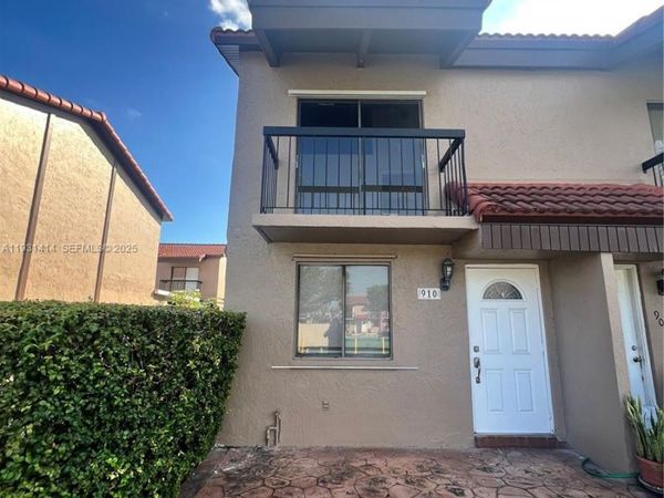 1909 SW 107th Ave, Unit 910, Miami, FL 33165