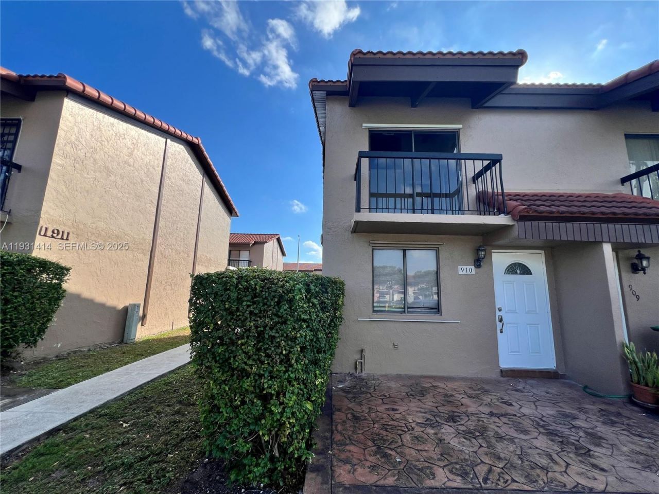 1909 SW 107th Ave, Unit 910, Miami, FL 33165 Photo