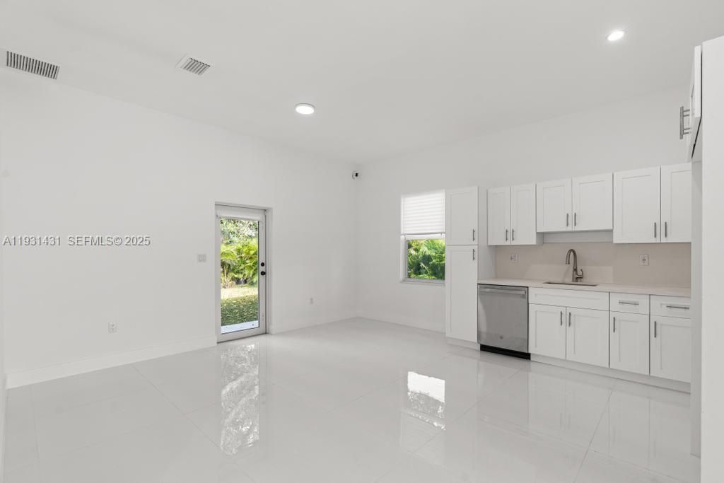 755 NW 83 St, Miami, FL 33150 Photo