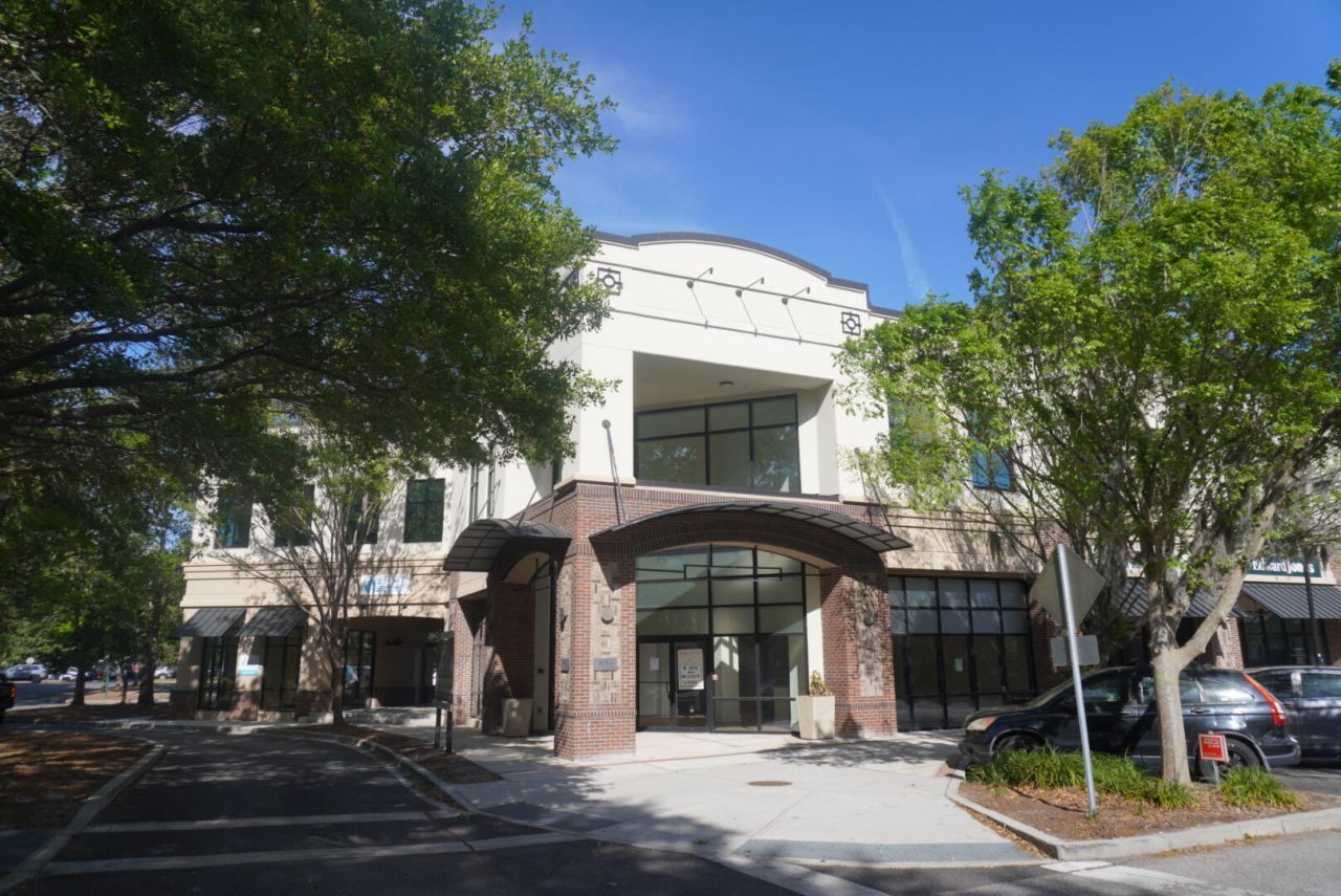 1952 Long Grove Drive Photo 11