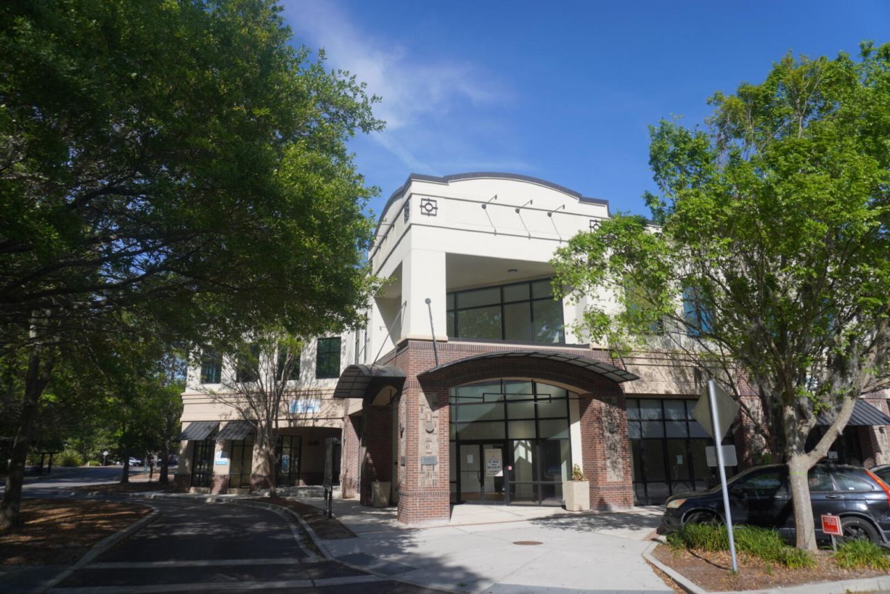 1952 Long Grove Drive Photo 13