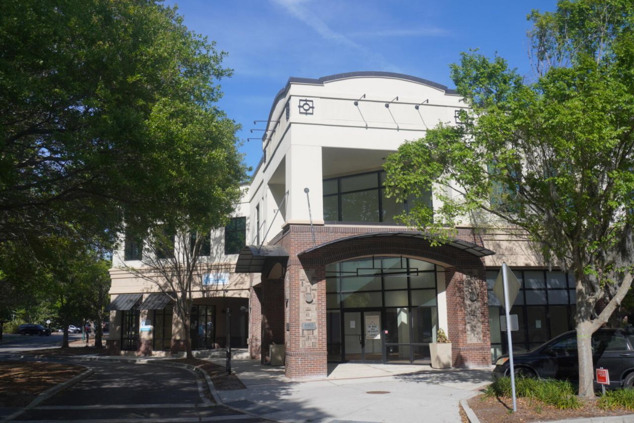 1952 Long Grove Drive Photo 14