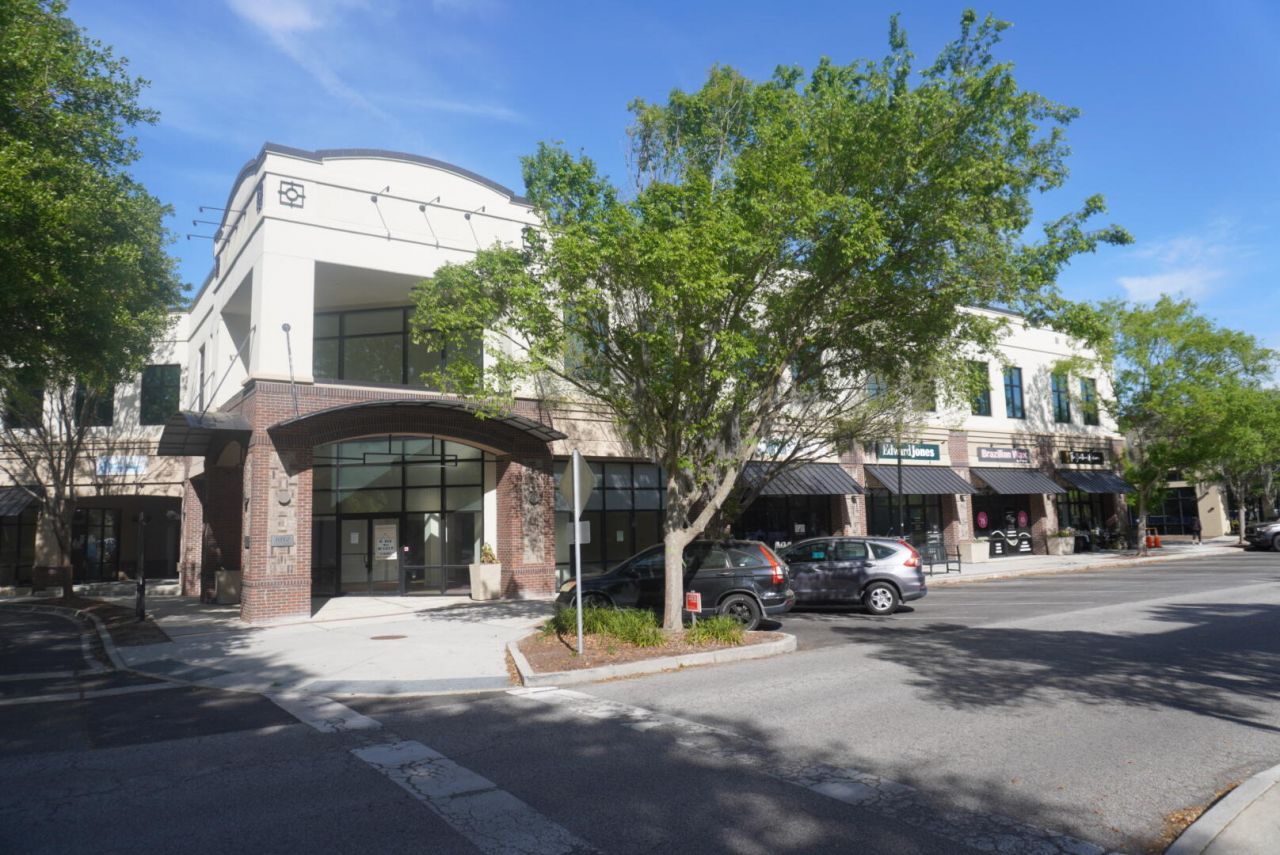 1952 Long Grove Drive Photo 15