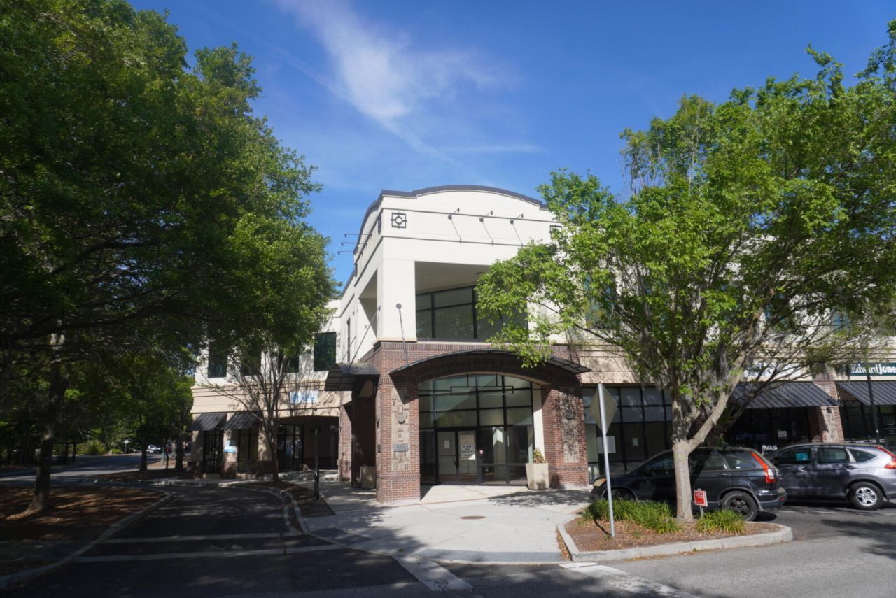 1952 Long Grove Drive Photo 16