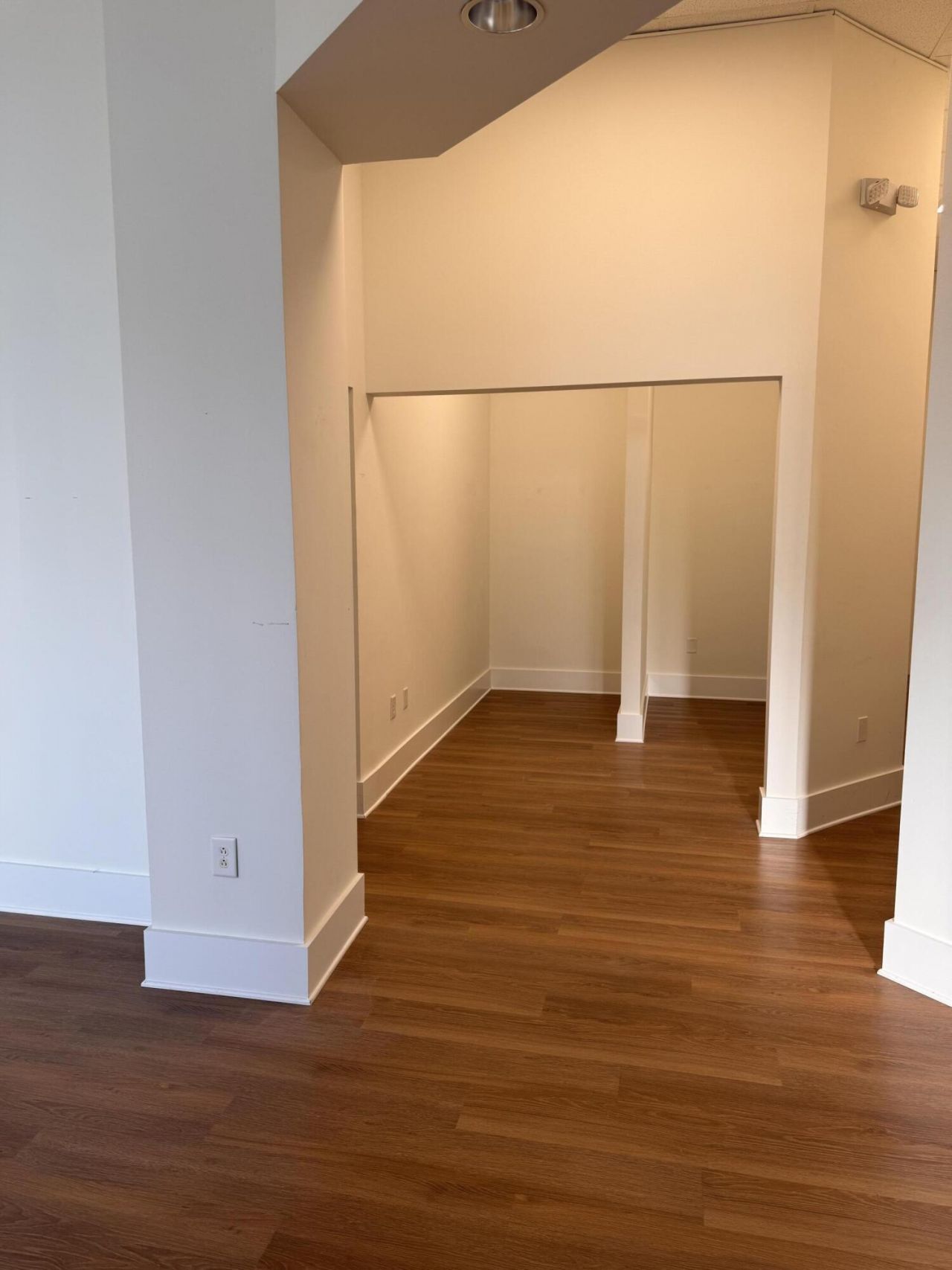 1952 Long Grove Drive Photo 4