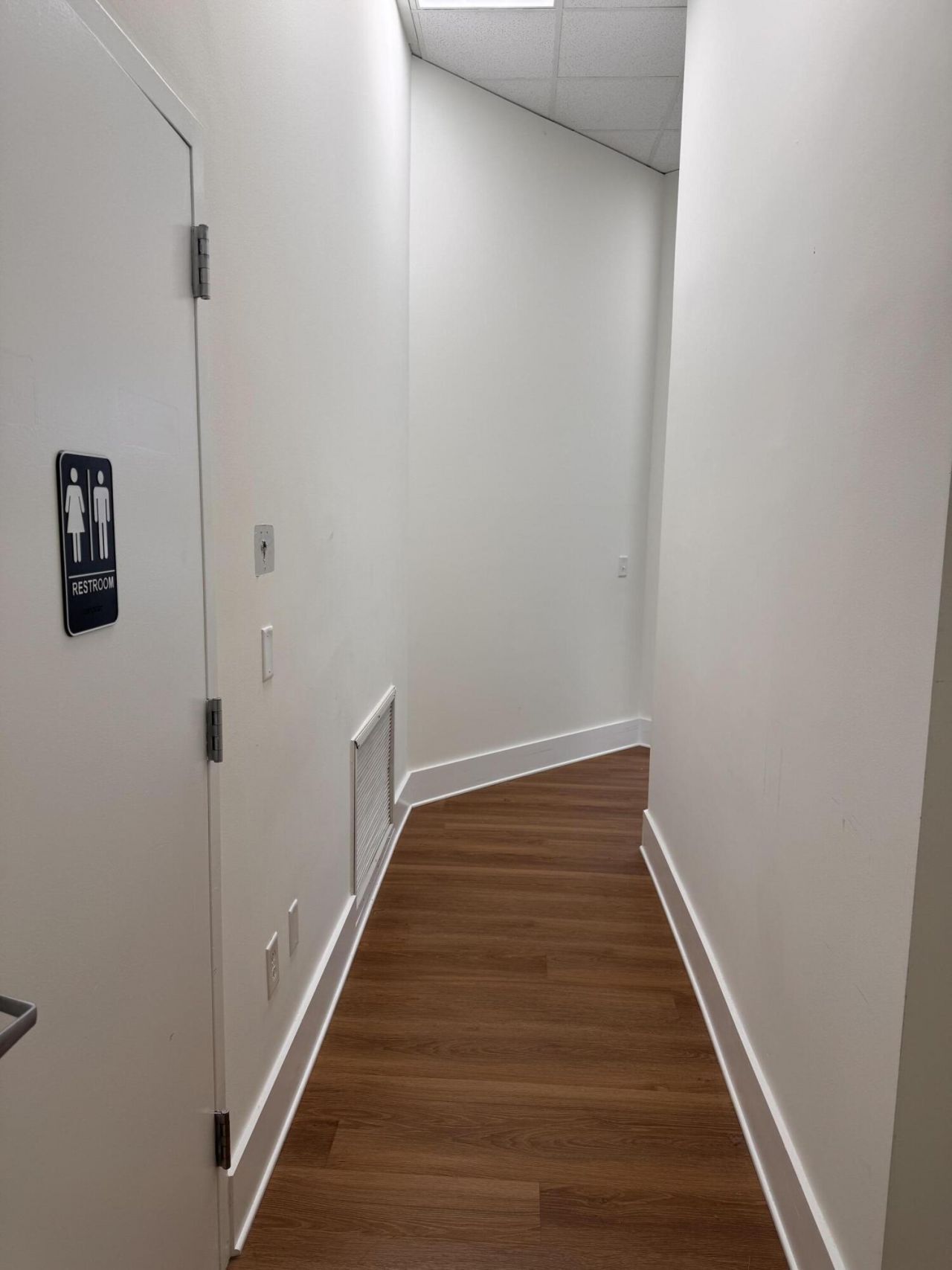 1952 Long Grove Drive Photo 5