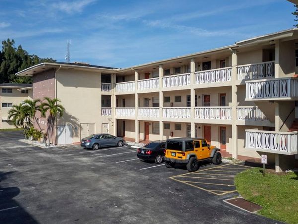 4770 NW 10th Court, Unit 106, Plantation, FL 33313