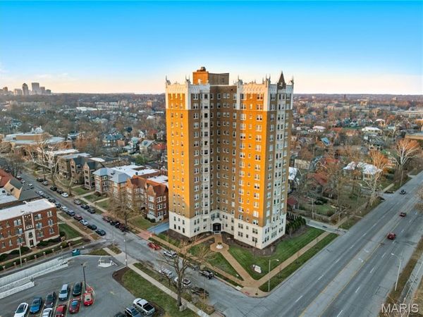 625 S Skinker Boulevard, Unit 1702, St Louis, MO 63105