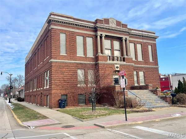 121 W Ryder Street, Litchfield, IL 62056