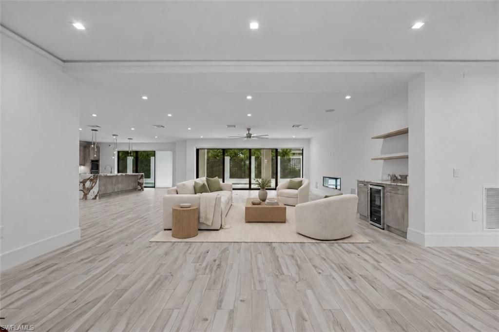 3800 Crayton Rd, Naples, FL 34103 Photo