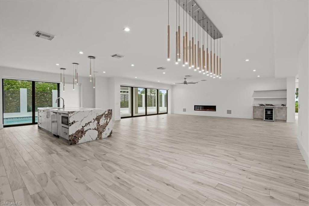 3800 Crayton Rd, Naples, FL 34103 Photo