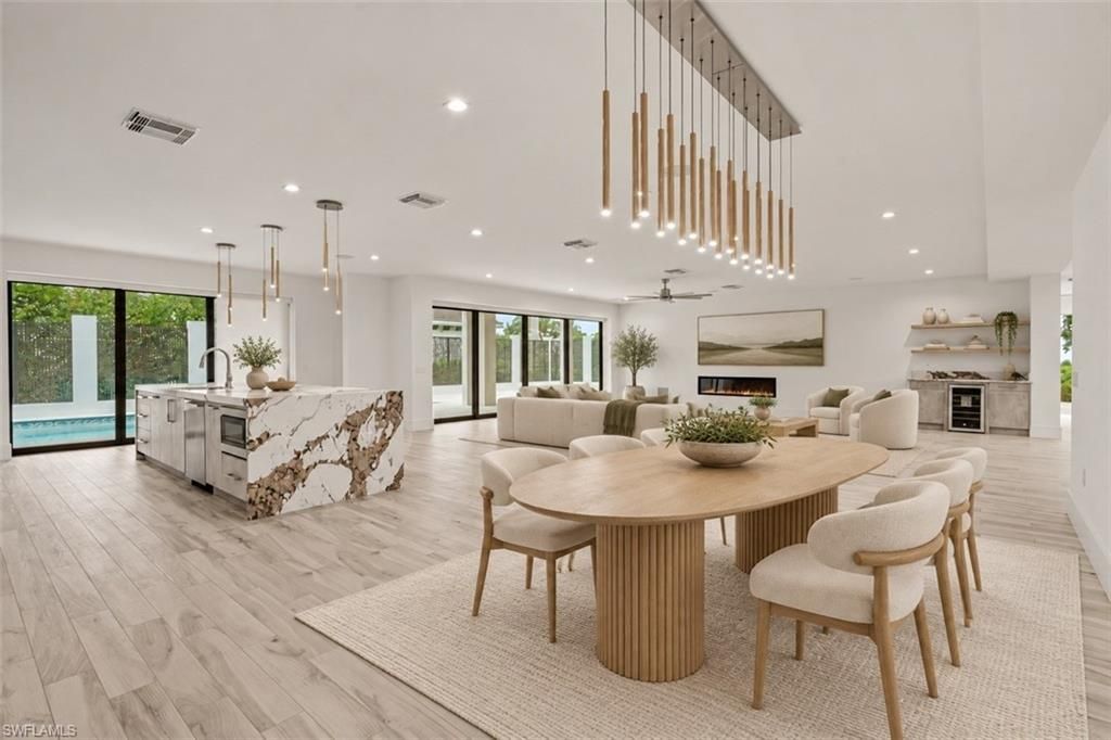 3800 Crayton Rd, Naples, FL 34103 Photo