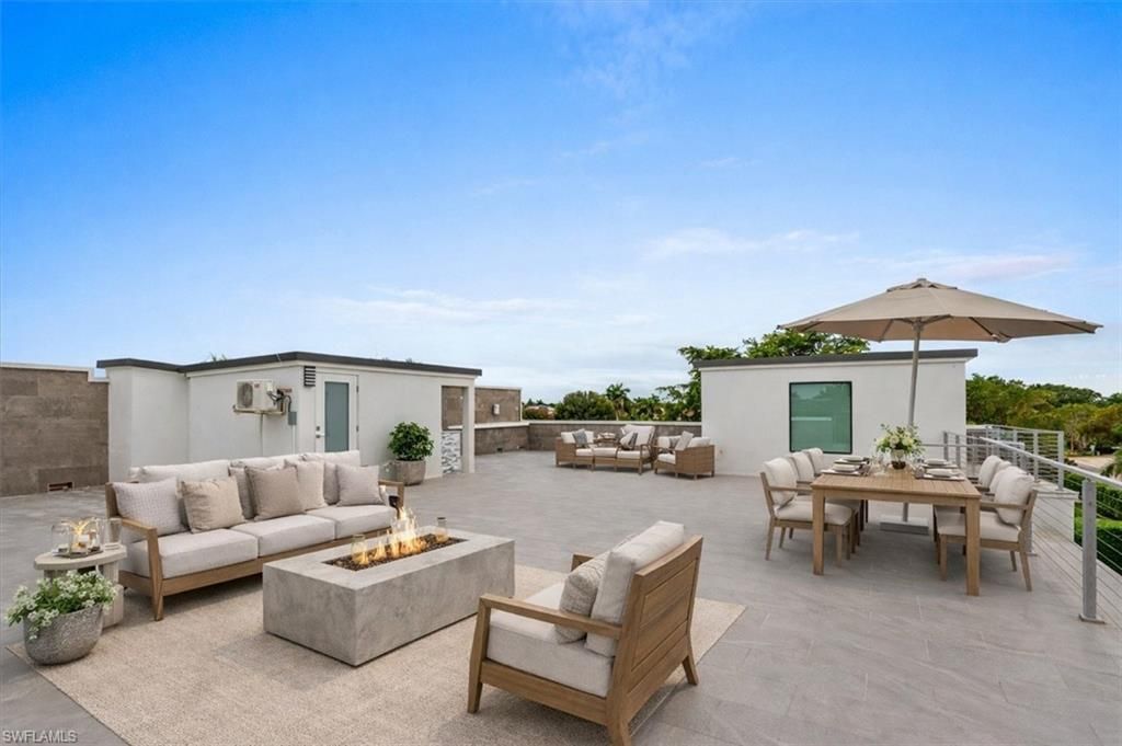 3800 Crayton Rd, Naples, FL 34103 Photo