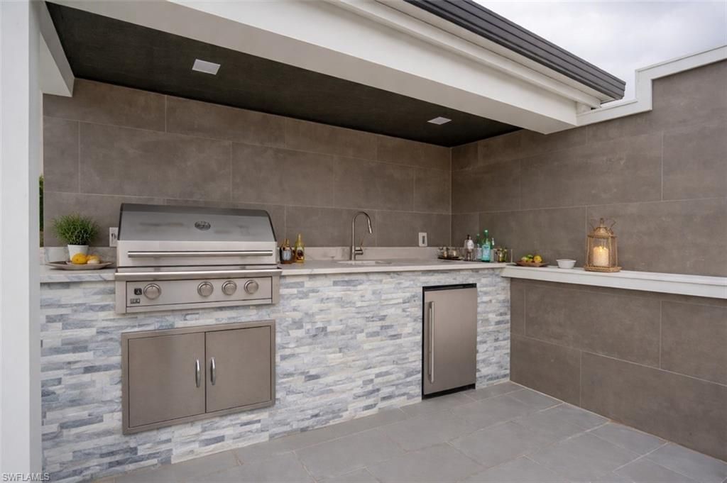 3800 Crayton Rd, Naples, FL 34103 Photo