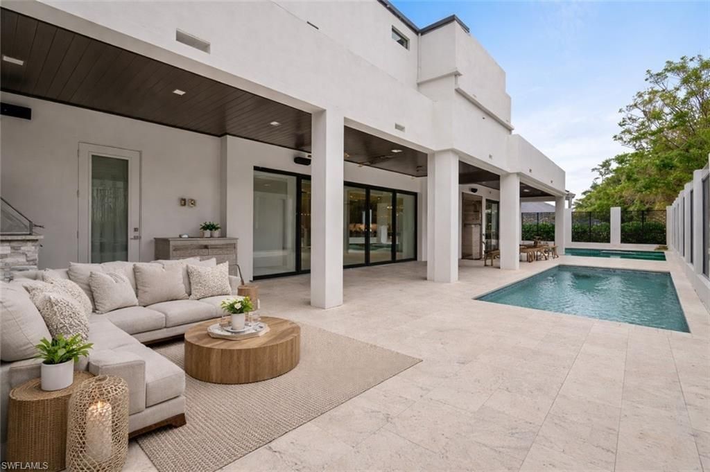 3800 Crayton Rd, Naples, FL 34103 Photo