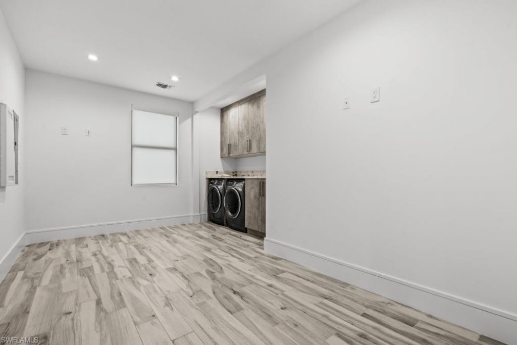 3800 Crayton Rd, Naples, FL 34103 Photo