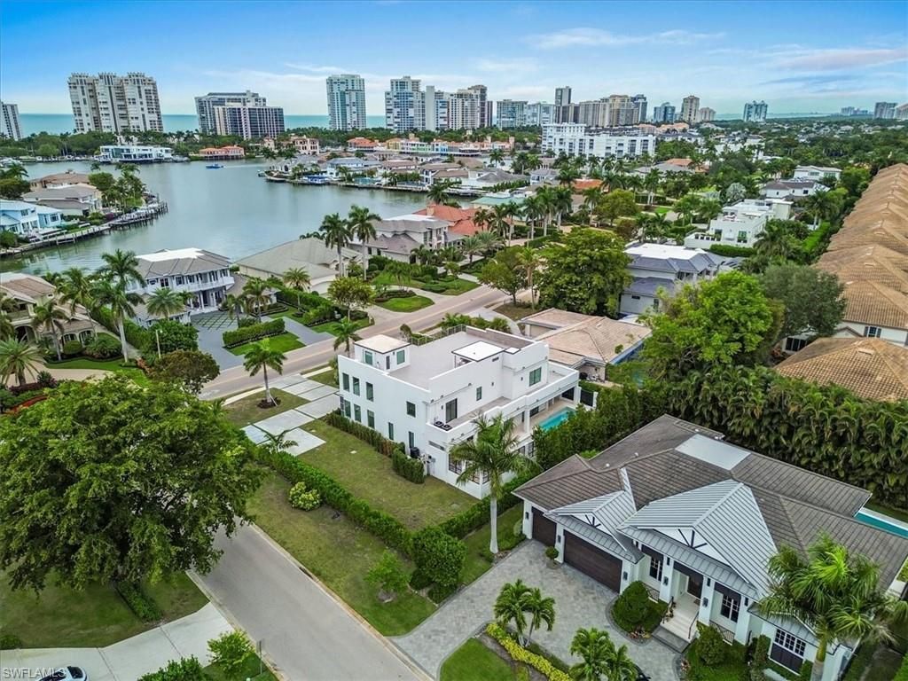 3800 Crayton Rd, Naples, FL 34103 Photo