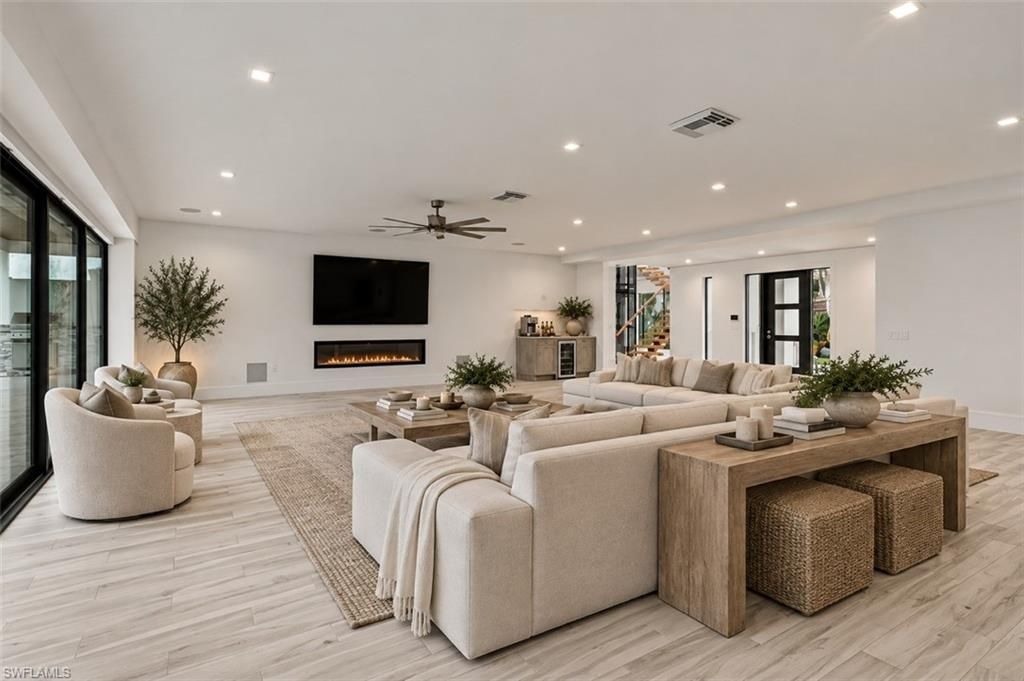 3800 Crayton Rd, Naples, FL 34103 Photo