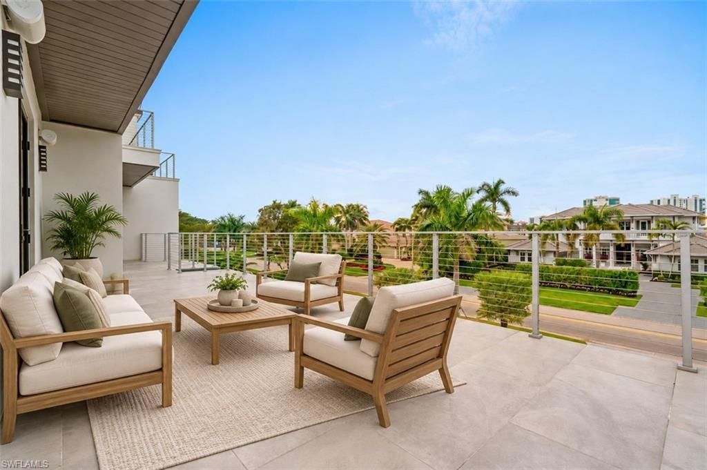 3800 Crayton Rd, Naples, FL 34103 Photo