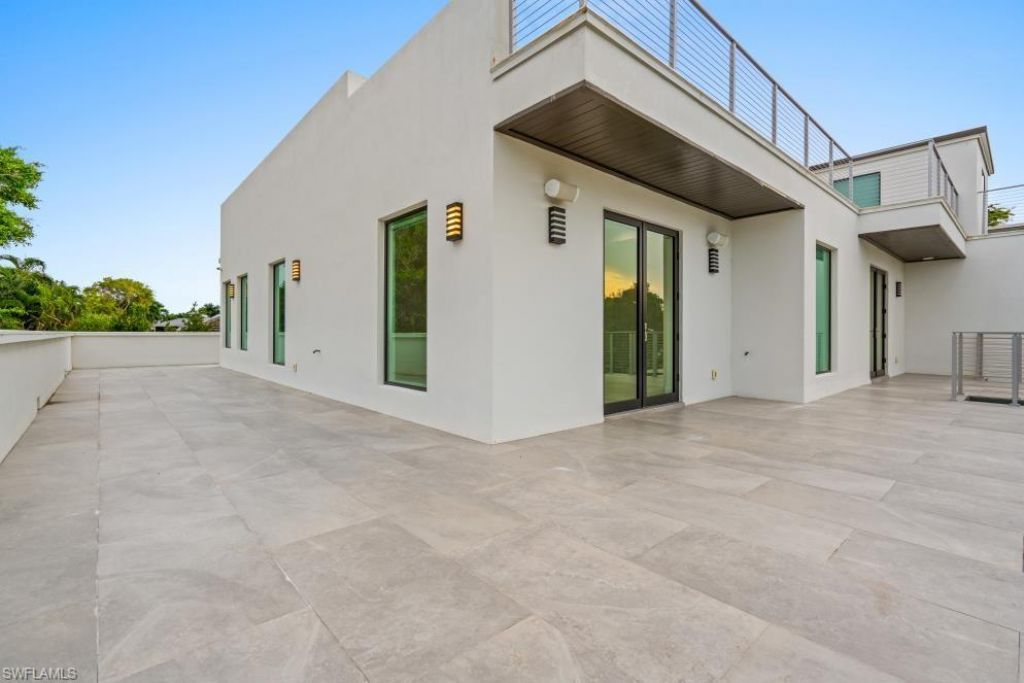 3800 Crayton Rd, Naples, FL 34103 Photo