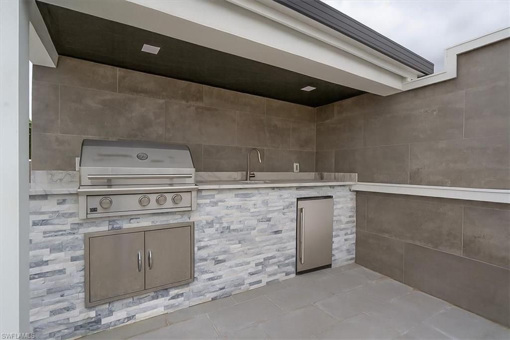 3800 Crayton Rd, Naples, FL 34103 Photo