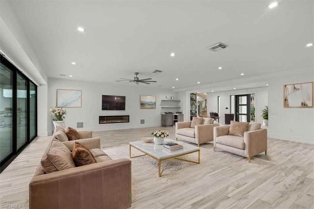 3800 Crayton Rd, Naples, FL 34103 Photo