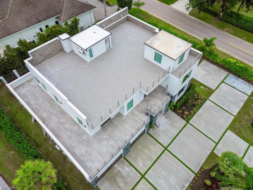 3800 Crayton Rd, Naples, FL 34103 Photo