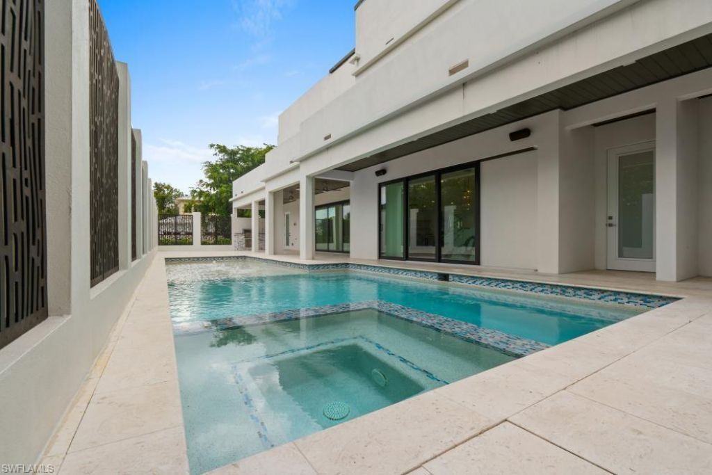 3800 Crayton Rd, Naples, FL 34103 Photo