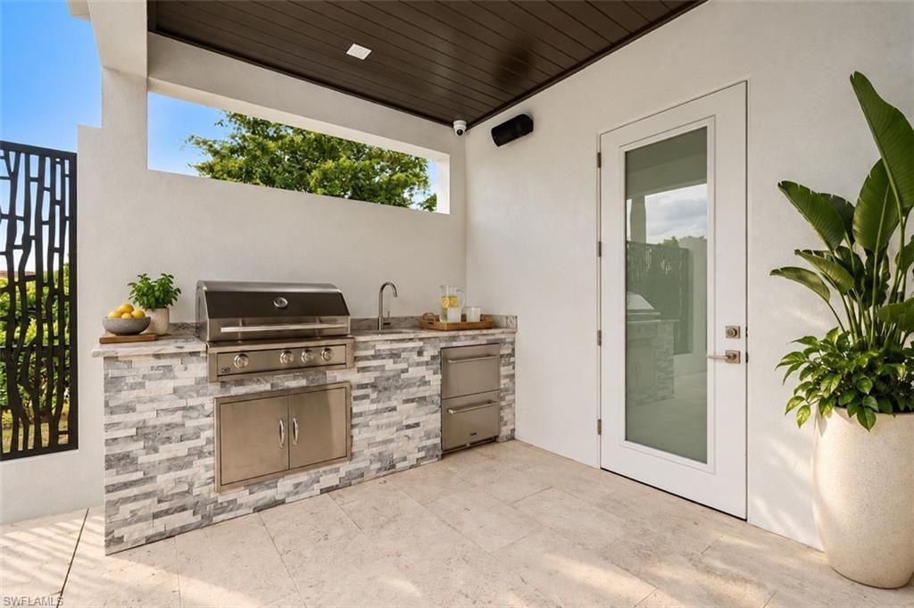 3800 Crayton Rd, Naples, FL 34103 Photo