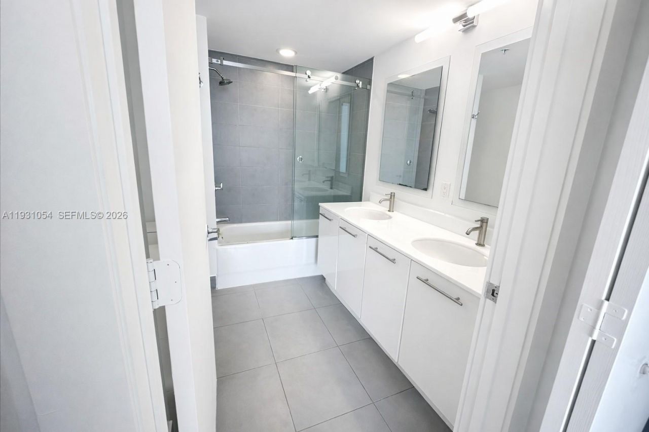 92 SW 3rd St, Unit 1408, Miami, FL 33130 Photo