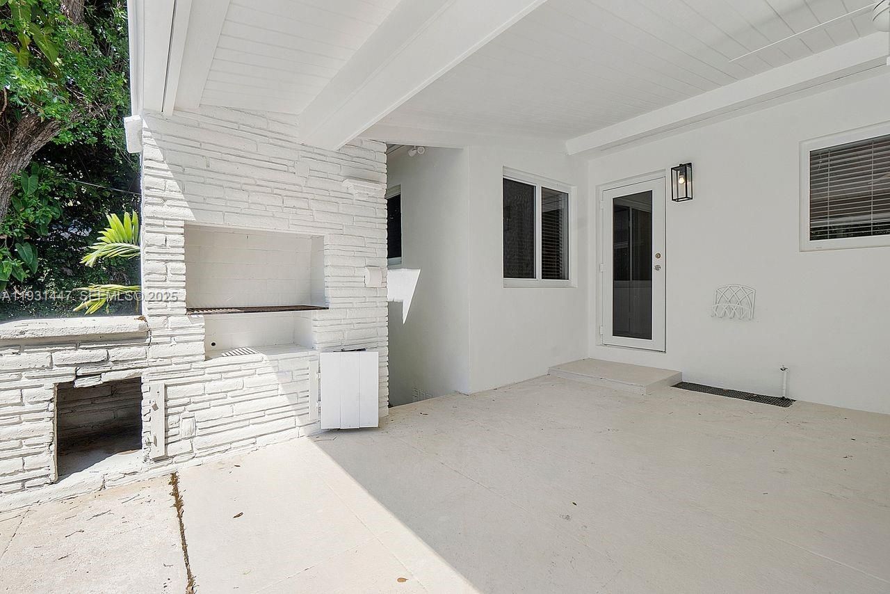 6820 Granada Blvd, Coral Gables, FL 33146 Photo