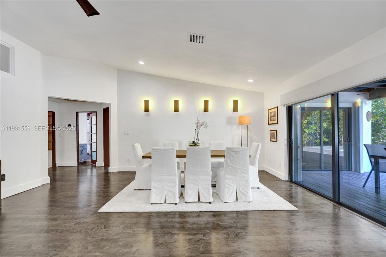 21440 Highland Lakes Blvd, Miami, FL 33179 Photo