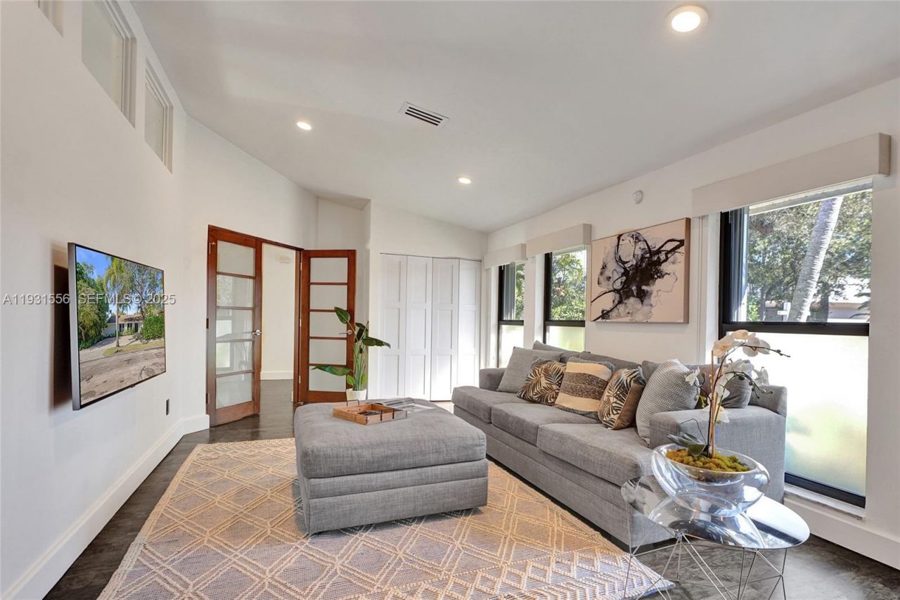 21440 Highland Lakes Blvd, Miami, FL 33179 Photo