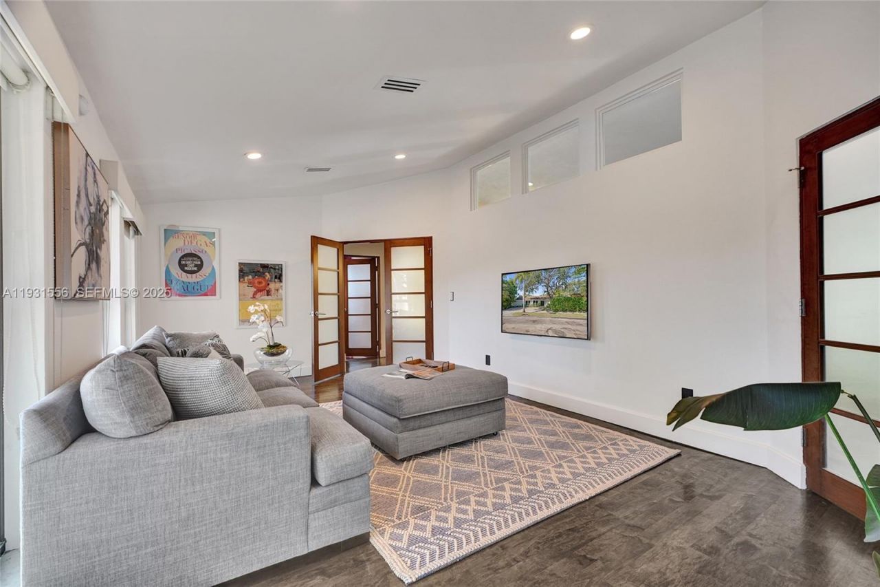 21440 Highland Lakes Blvd, Miami, FL 33179 Photo