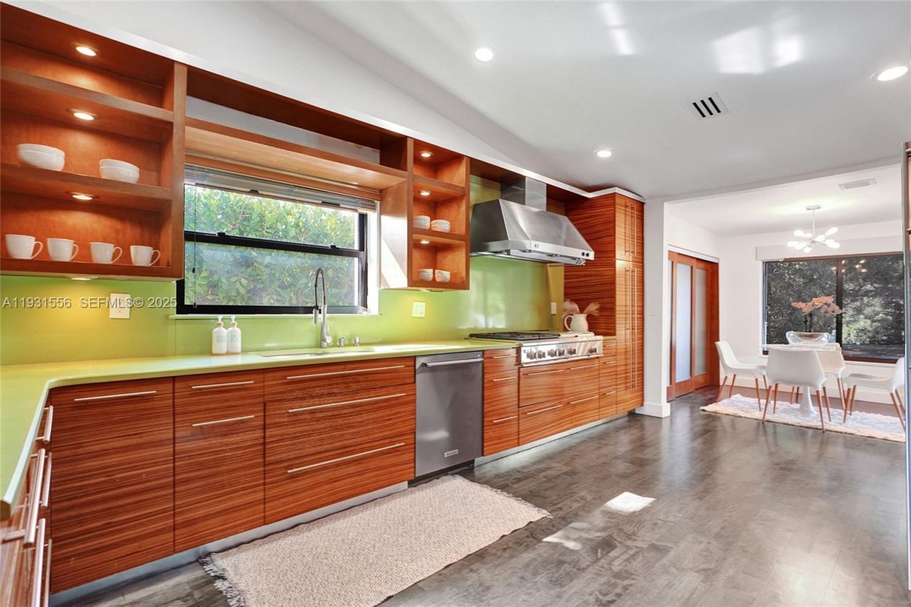 21440 Highland Lakes Blvd, Miami, FL 33179 Photo