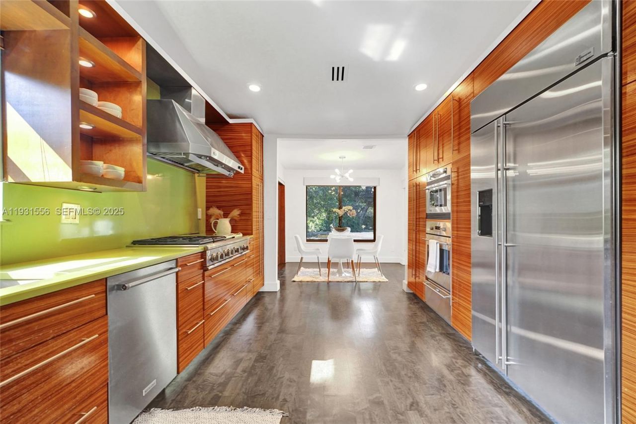 21440 Highland Lakes Blvd, Miami, FL 33179 Photo