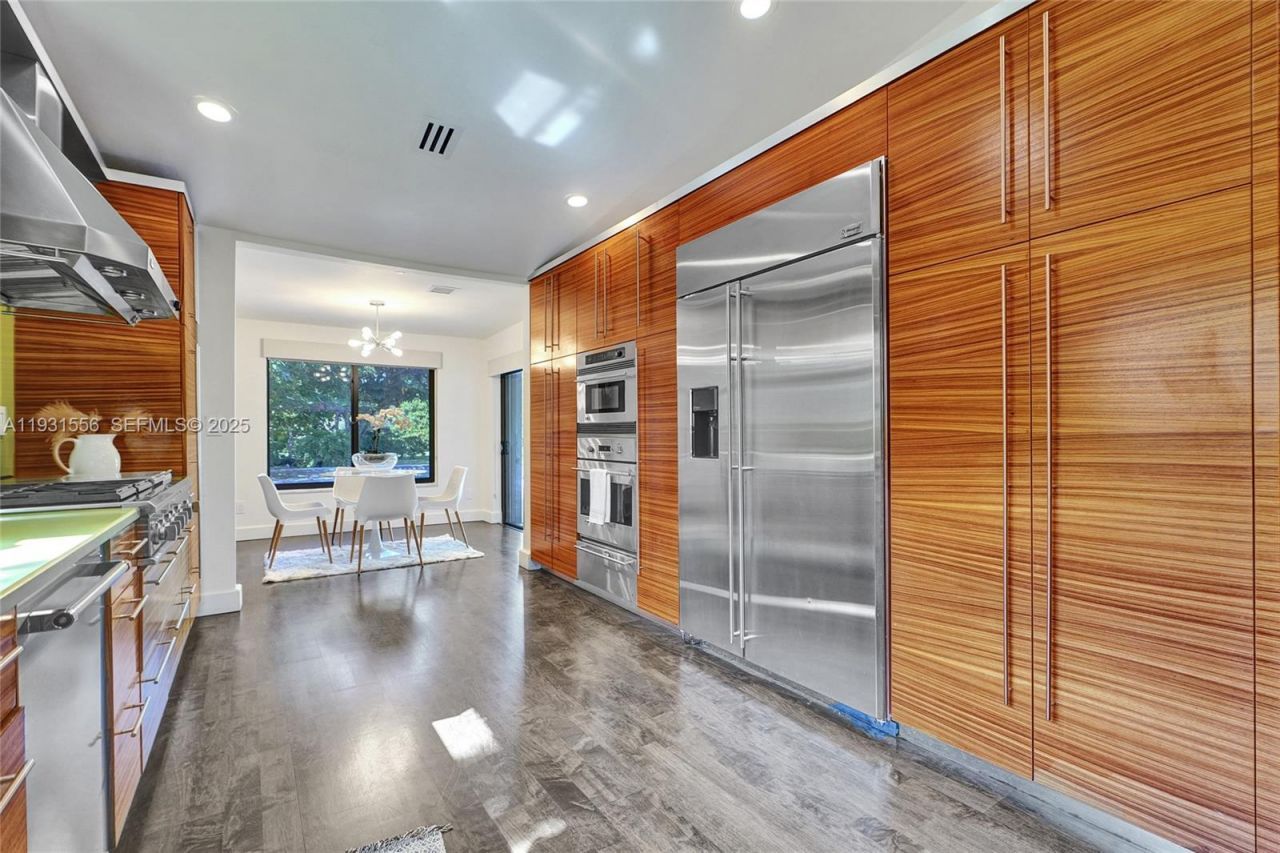 21440 Highland Lakes Blvd, Miami, FL 33179 Photo