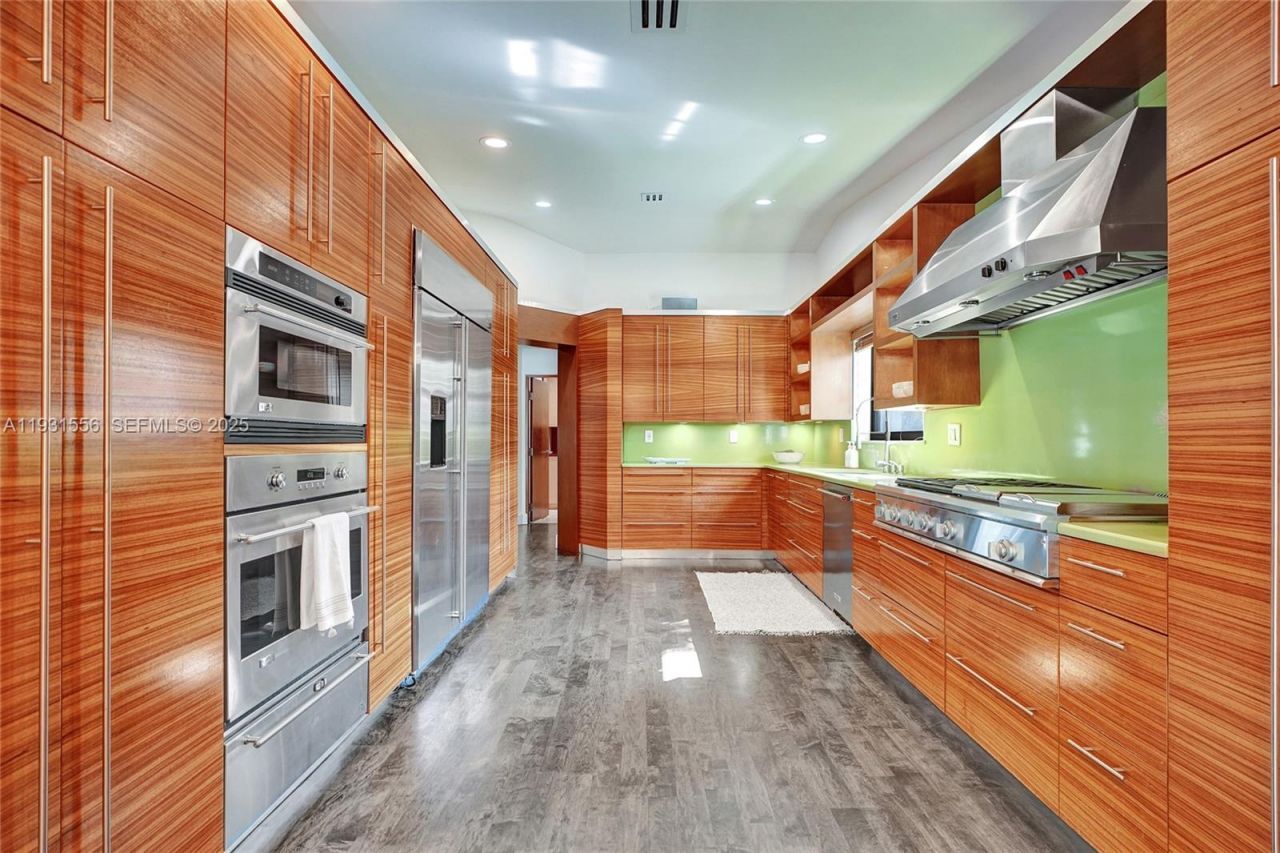 21440 Highland Lakes Blvd, Miami, FL 33179 Photo