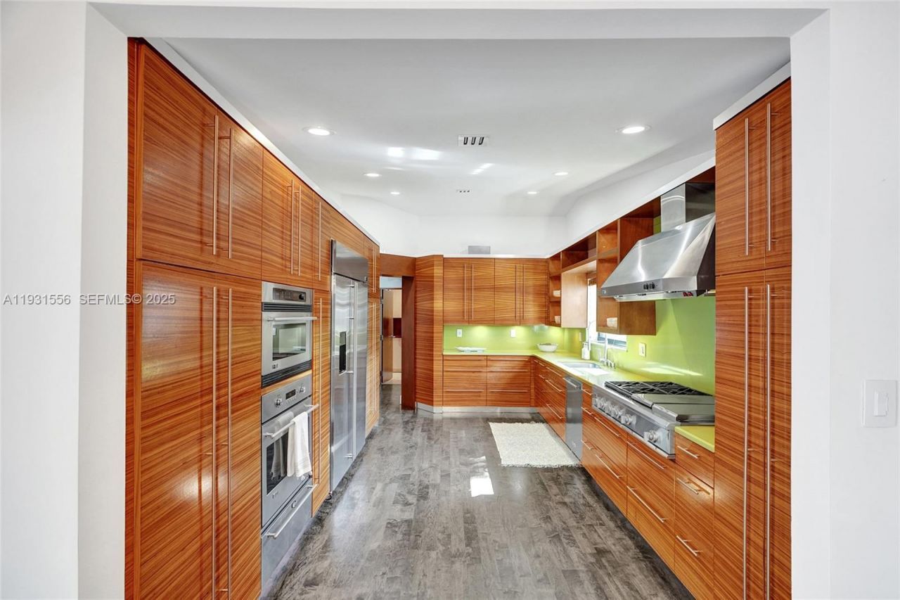 21440 Highland Lakes Blvd, Miami, FL 33179 Photo