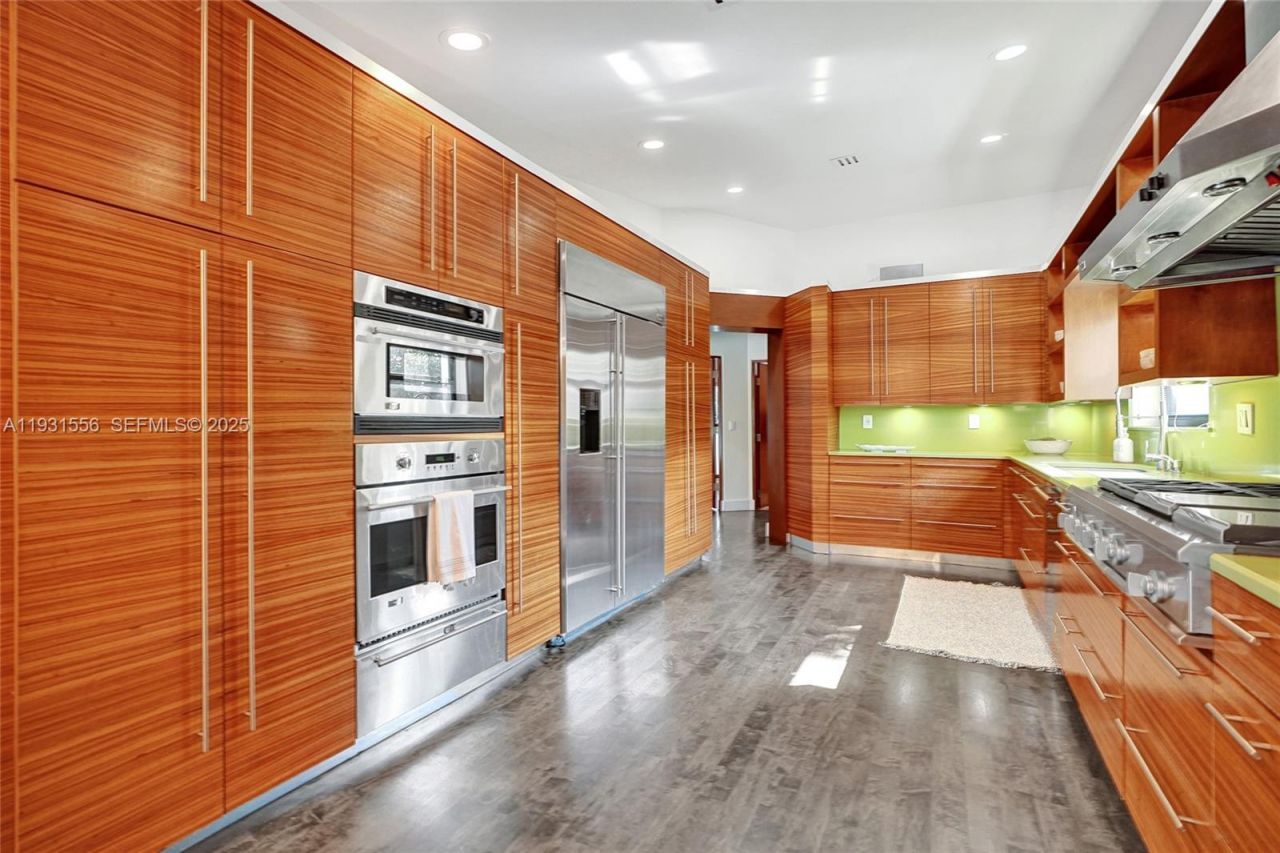 21440 Highland Lakes Blvd, Miami, FL 33179 Photo