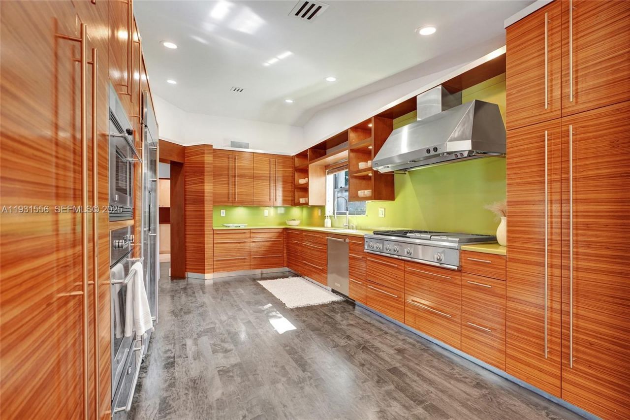 21440 Highland Lakes Blvd, Miami, FL 33179 Photo